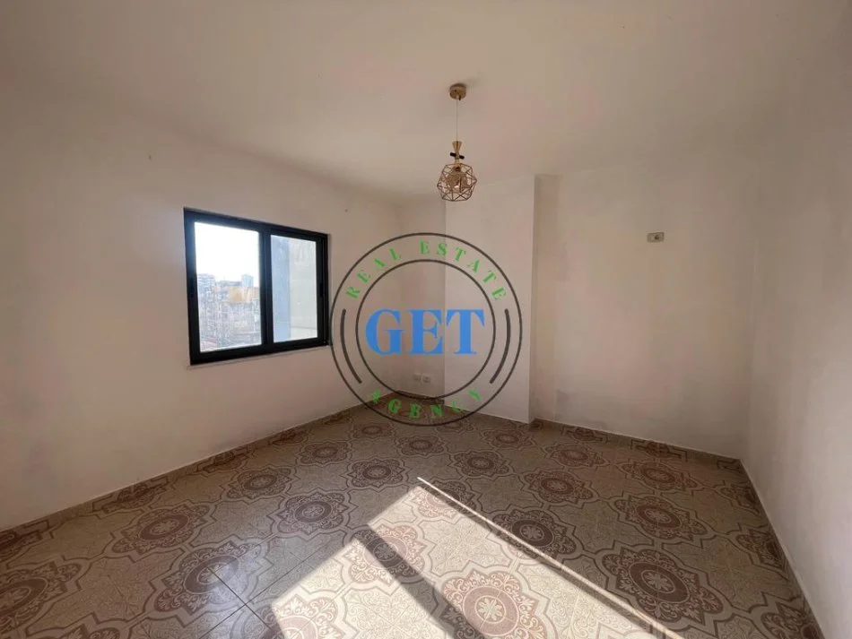 Durres, jepet me qera apartament 2+1 Kati 2, 90 m² 350 € (Markata)