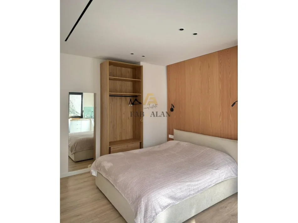 Tirane, jepet me qera garsonier Studio , 1.300 € (QENDER)