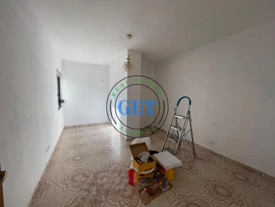 Durres, jepet me qera apartament 2+1 Kati 2, 90 m² 350 € (Markata)