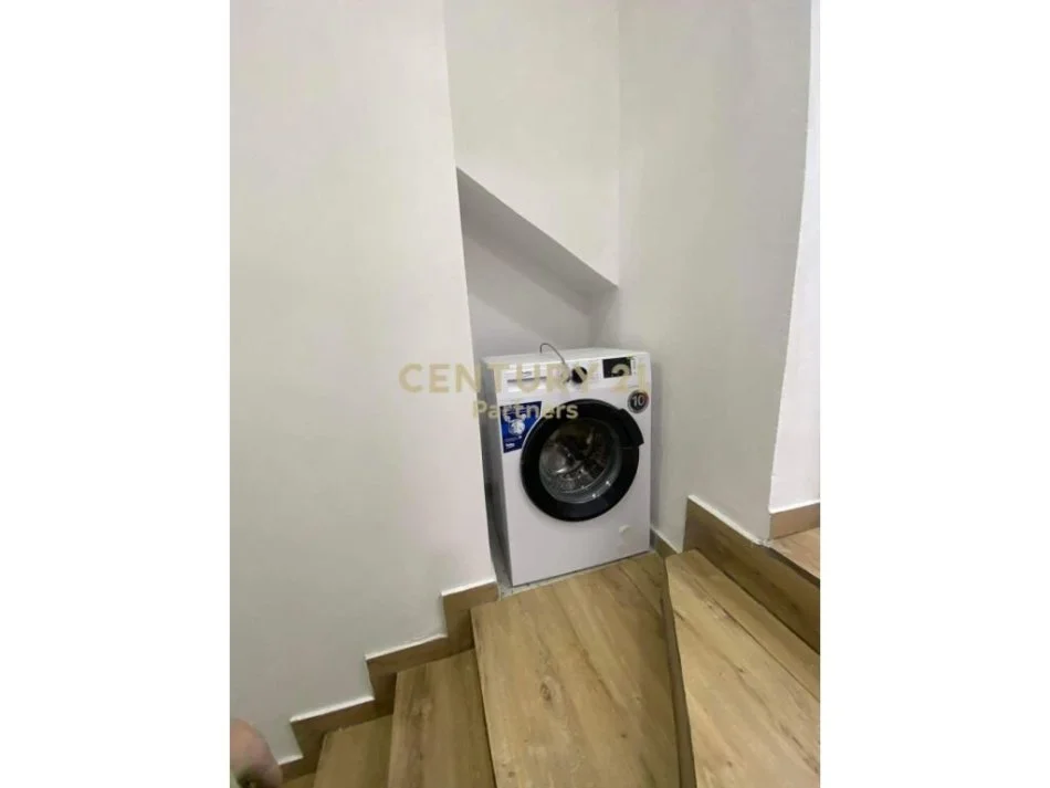 Tirane, jepet me qera apartament Kati 1, 150 m² 400 € 