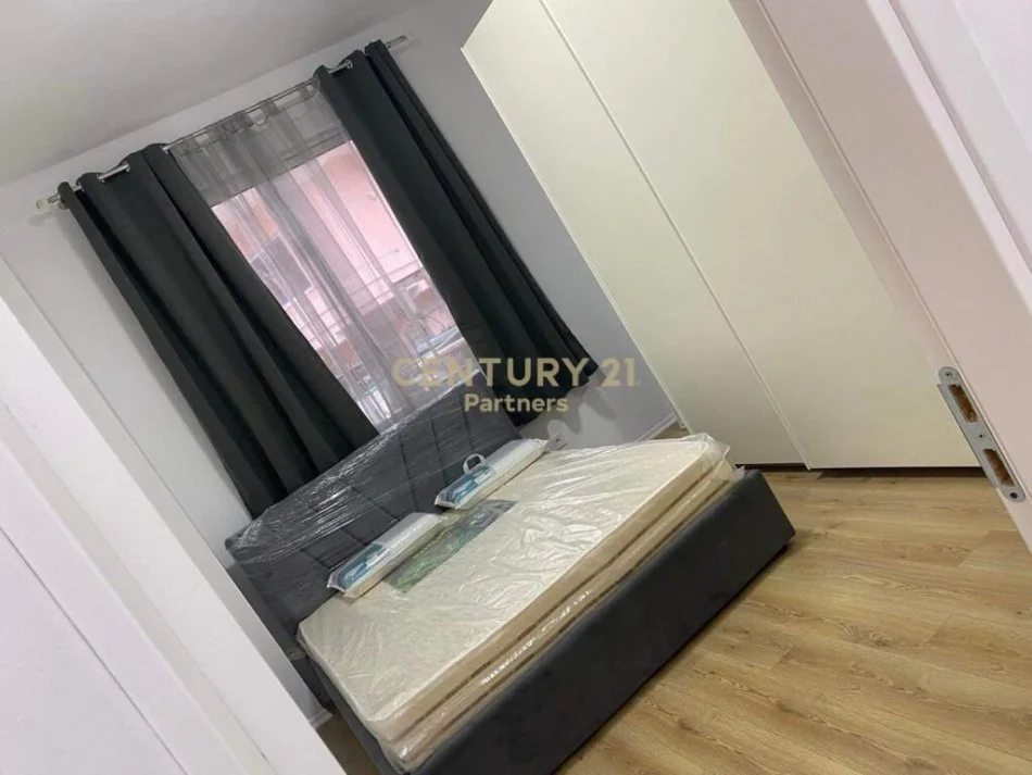 Tirane, jepet me qera apartament Kati 1, 150 m² 400 € 