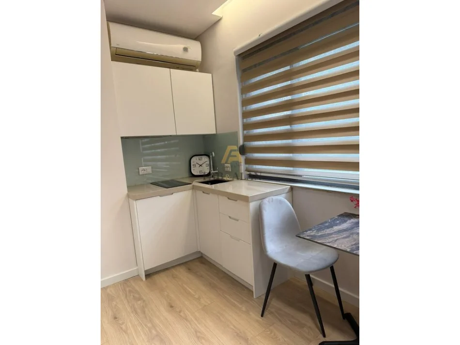 Tirane, jepet me qera garsonier Studio , 1.300 € (QENDER)
