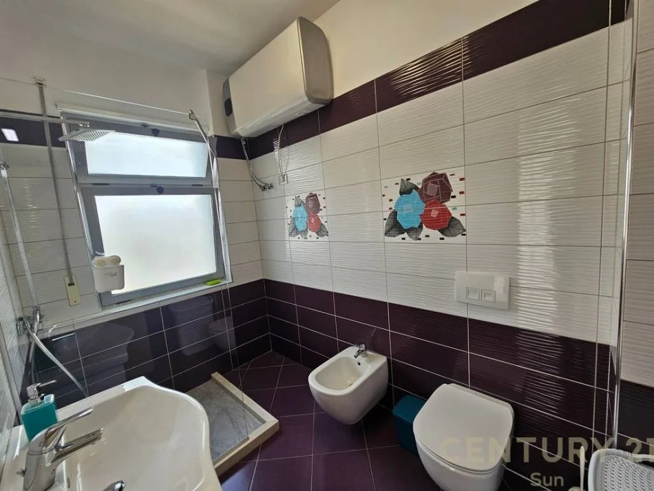 Tirane, jap me qera apartament 3+1+2+ 2 POSTE PARKIMI , 140 m² 1.000 € (Kopshti Botanik Zoologjik)