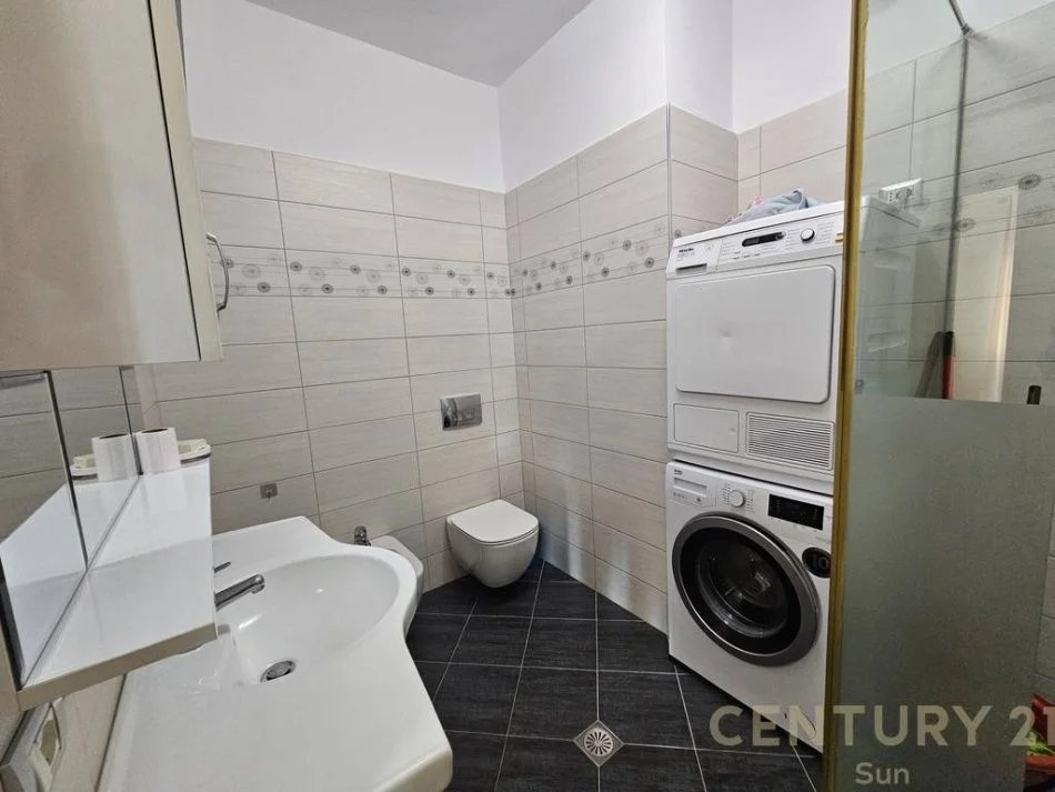 Tirane, jap me qera apartament 3+1+2+ 2 POSTE PARKIMI , 140 m² 1.000 € (Kopshti Botanik Zoologjik)