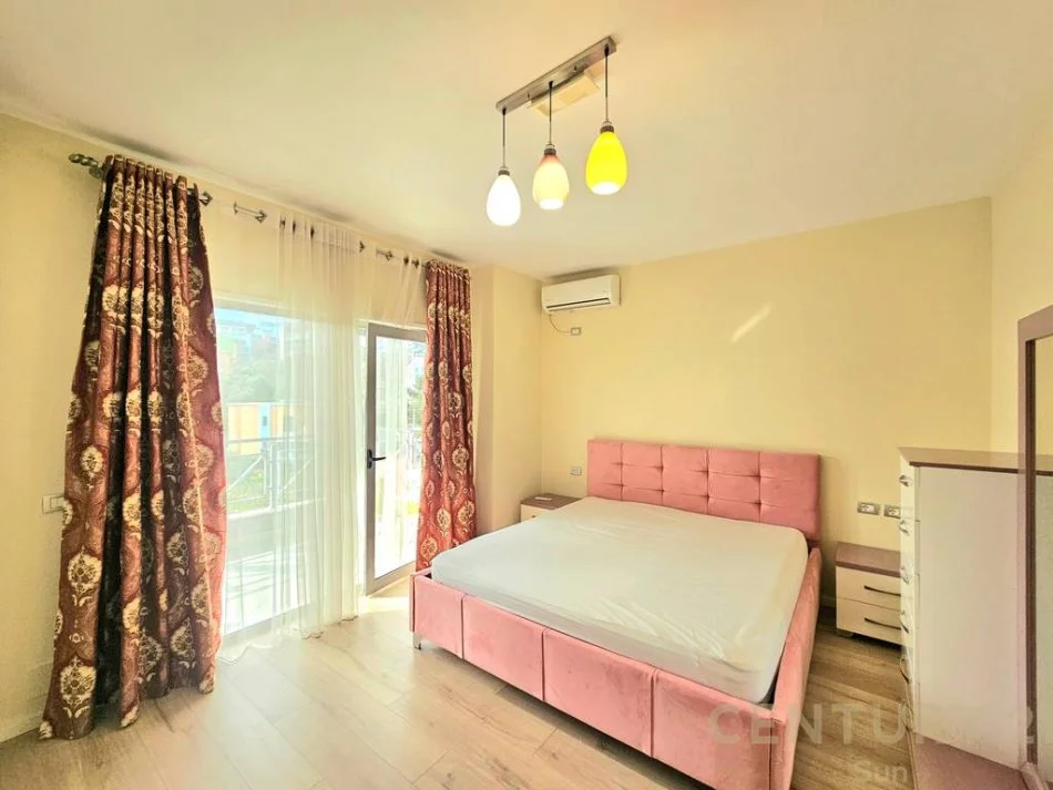 Tirane, jap me qera apartament 3+1+2+ 2 POSTE PARKIMI , 140 m² 1.000 € (Kopshti Botanik Zoologjik)