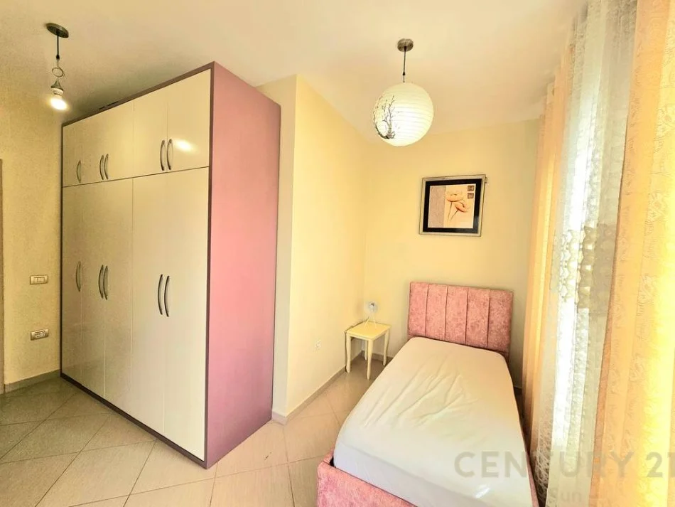 Tirane, jap me qera apartament 3+1+2+ 2 POSTE PARKIMI , 140 m² 1.000 € (Kopshti Botanik Zoologjik)