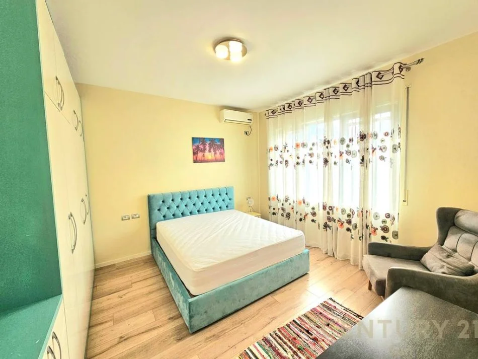 Tirane, jap me qera apartament 3+1+2+ 2 POSTE PARKIMI , 140 m² 1.000 € (Kopshti Botanik Zoologjik)