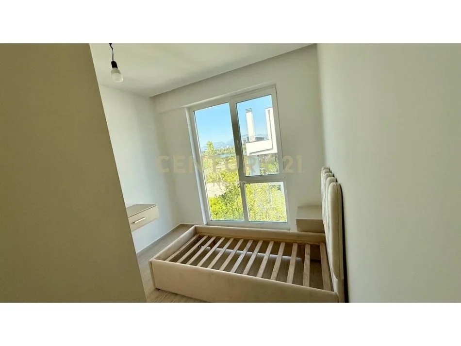 Tirane, jap me qera apartament 3+1+2+POST PARKIMI , 116 m² 1.500 € (Liqeni i Thatë)