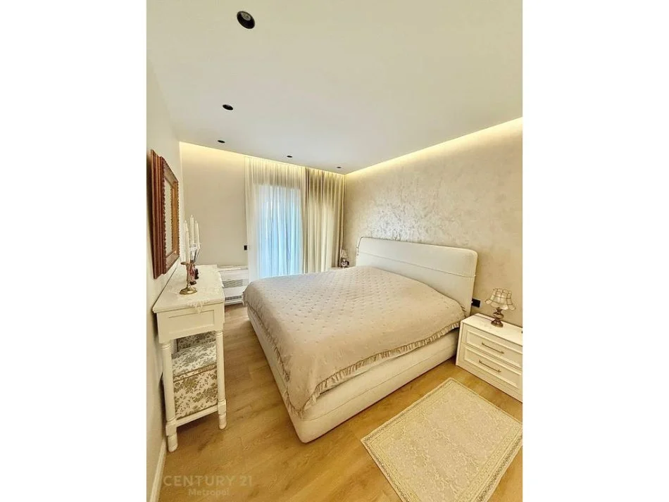 Tirane, shes apartament 2+1+2+ 2 POSTE PARKIMI , 122 m² 345.000 € (Rruga e Bogdaneve)