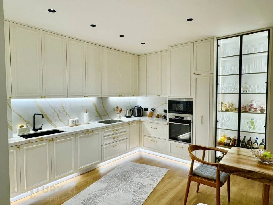 Tirane, shes apartament 2+1+2+ 2 POSTE PARKIMI , 122 m² 345.000 € (Rruga e Bogdaneve)