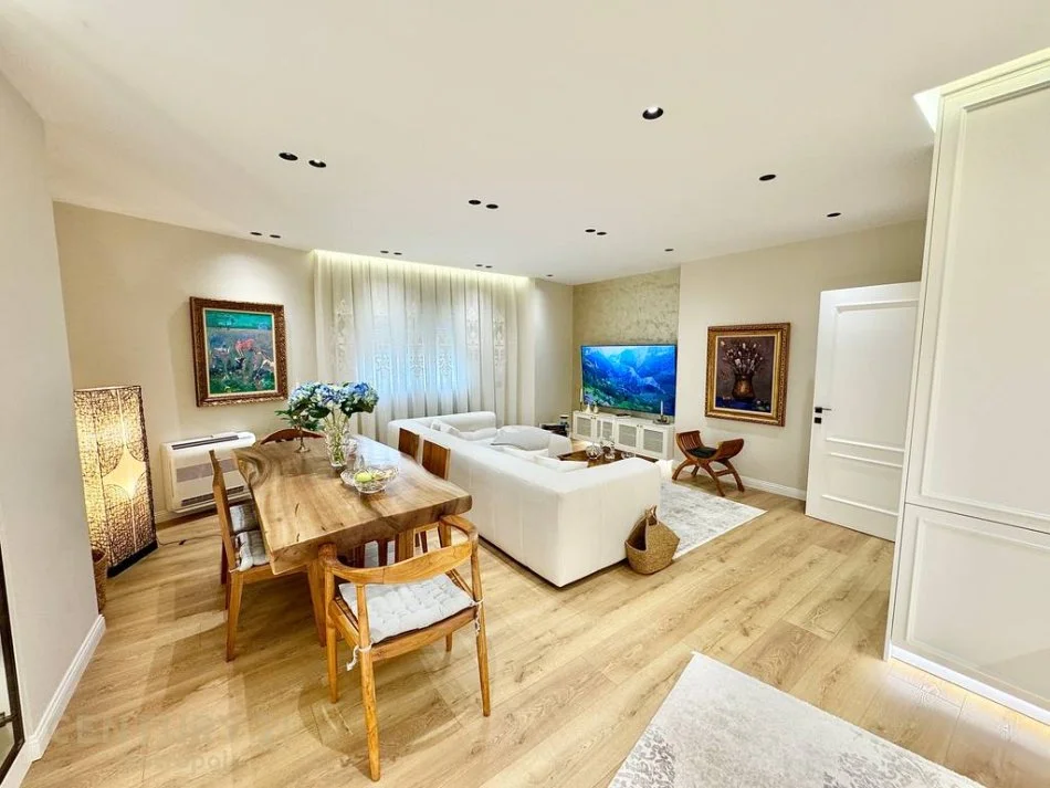 Tirane, shes apartament 2+1+2+ 2 POSTE PARKIMI , 122 m² 345.000 € (Rruga e Bogdaneve)