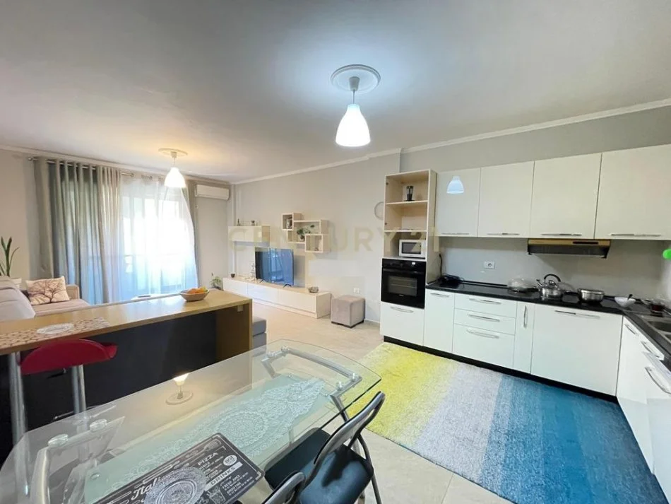 Tirane, jepet me qera apartament 2+1 Kati 1, 110 m² 700 € (Liqeni i Thate)