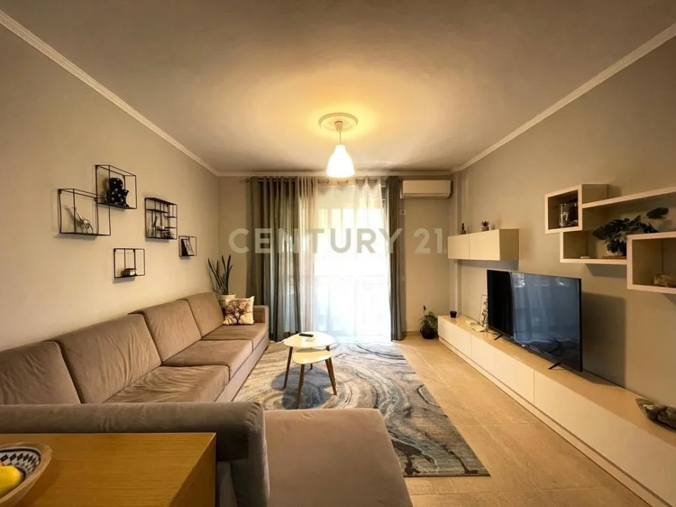 Tirane, jepet me qera apartament 2+1 Kati 1, 110 m² 700 € (Liqeni i Thate)