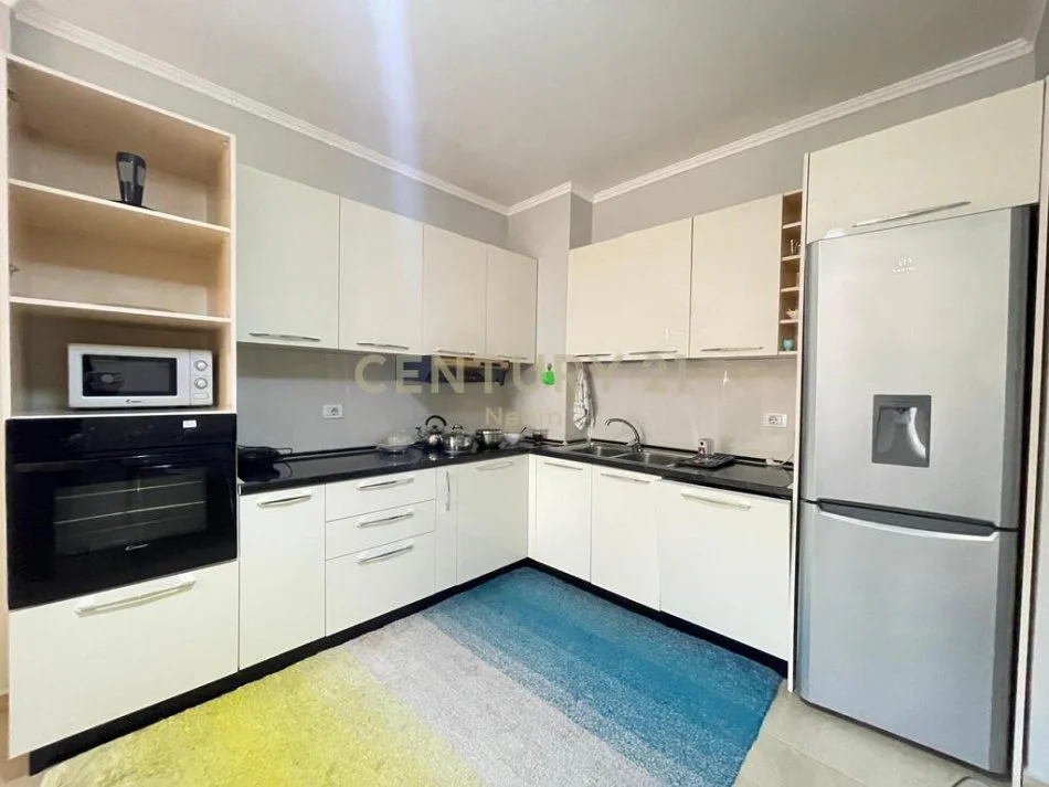 Tirane, jap me qera apartament 2+1 , 110 m² 700 € (Liqeni i Thatë)