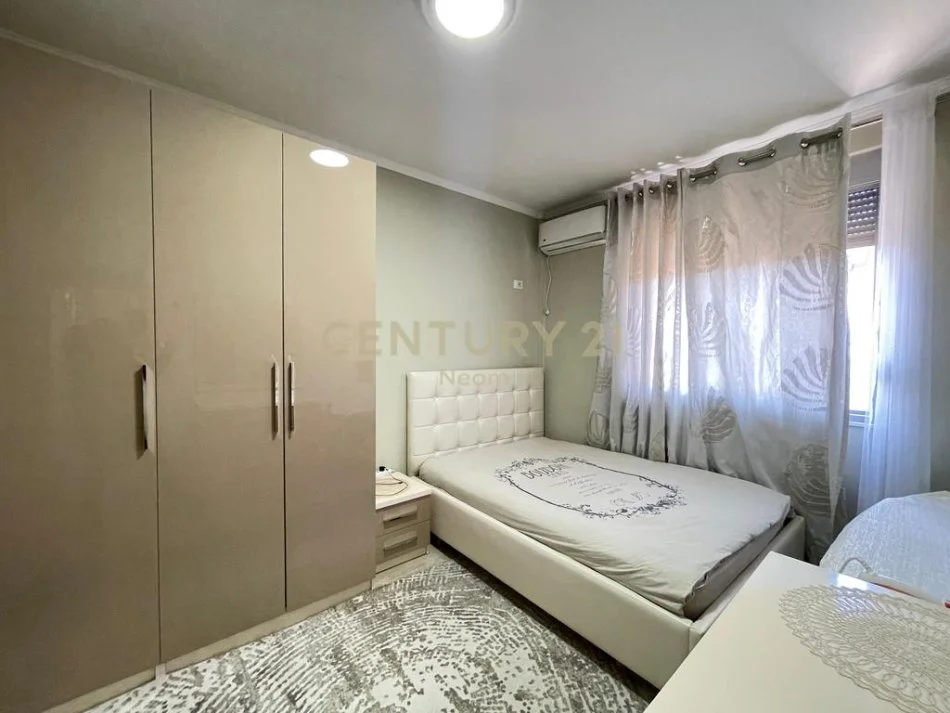 Tirane, jap me qera apartament 2+1 , 110 m² 700 € (Liqeni i Thatë)