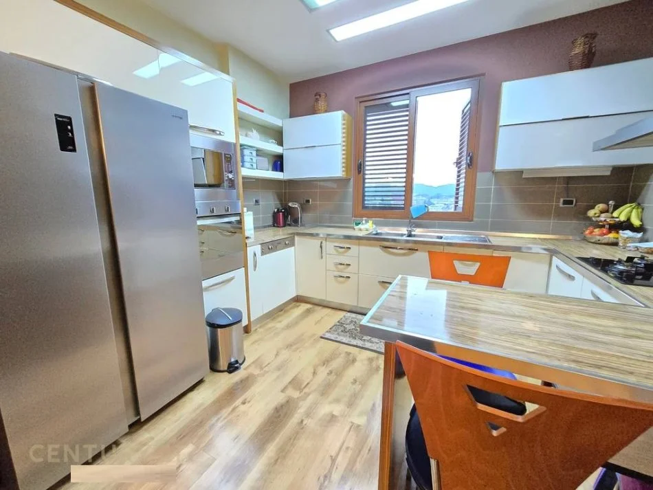 Tirane, shitet apartament 2+1 Kati 8, 106 m² 206.000 € (Ali Demi, Ish Tregu Elektrik)