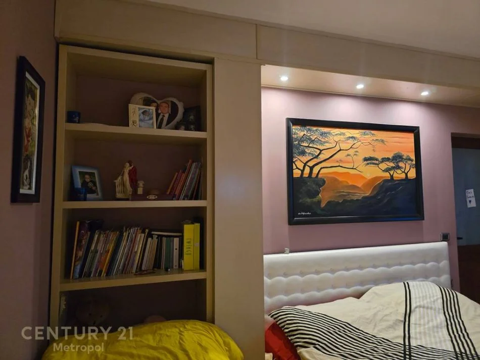 Tirane, shitet apartament 2+1 Kati 8, 117 m² 180.000 € (Ish tregu Elektrik)