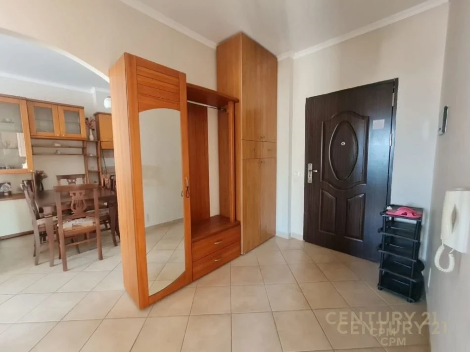 Tirane, jepet me qera apartament 2+1 Kati 4, 90 m² 350 € 