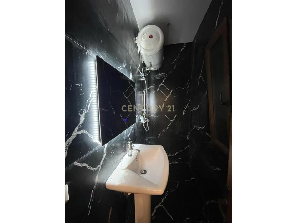 Tirane, shes apartament 2+1+2+POST PARKIMI , 120 m² 260.000 € (Liqeni i Thatë)