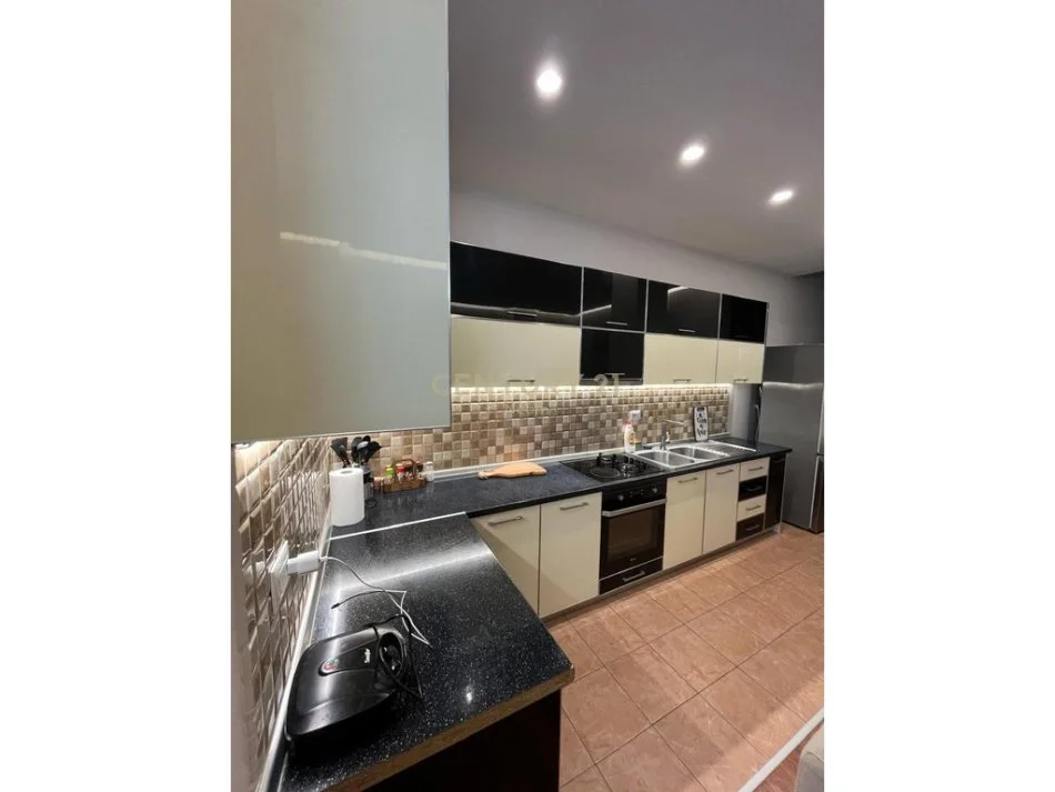 Tirane, shes apartament 2+1+2+POST PARKIMI , 120 m² 260.000 € (Liqeni i Thatë)