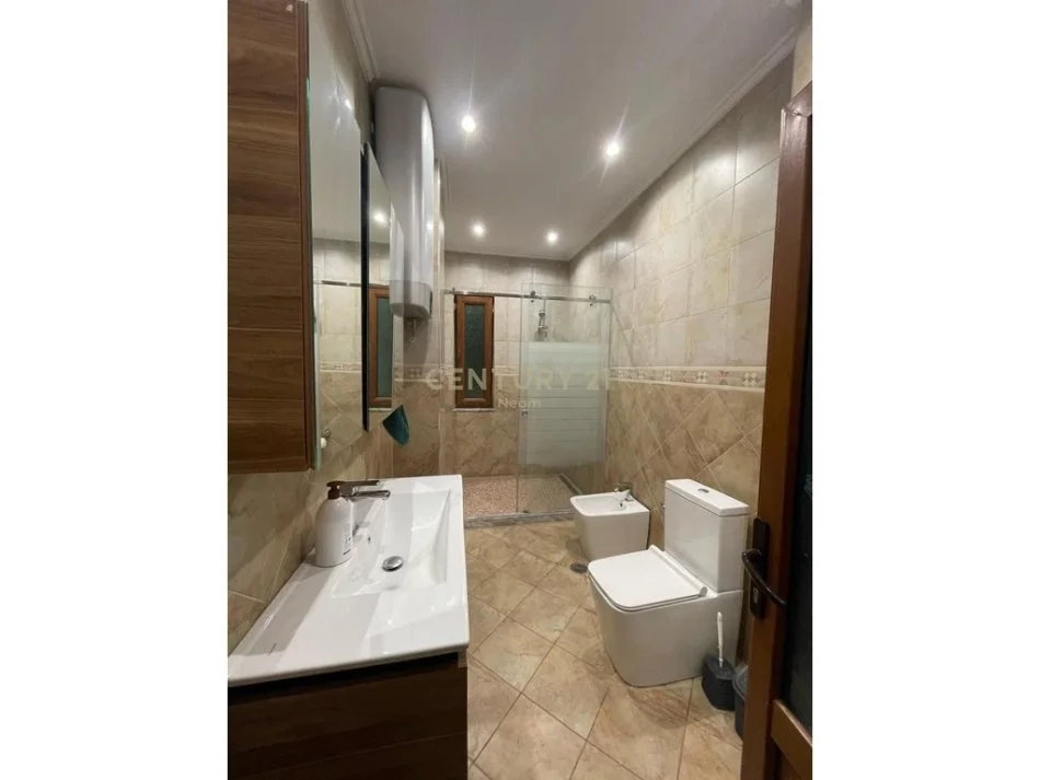 Tirane, shes apartament 2+1+2+POST PARKIMI , 120 m² 260.000 € (Liqeni i Thatë)