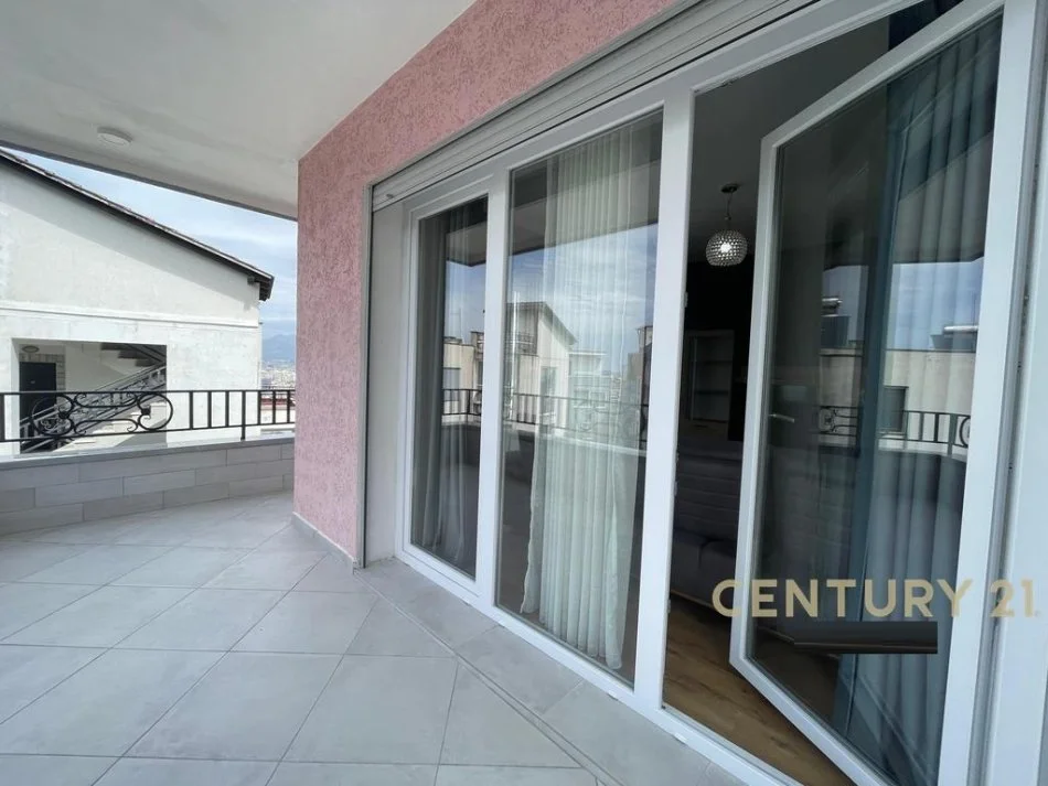 Tirane, jepet me qera apartament 2+1 Kati 2, 123 m² 1.000 € (Kopshti Botanik)