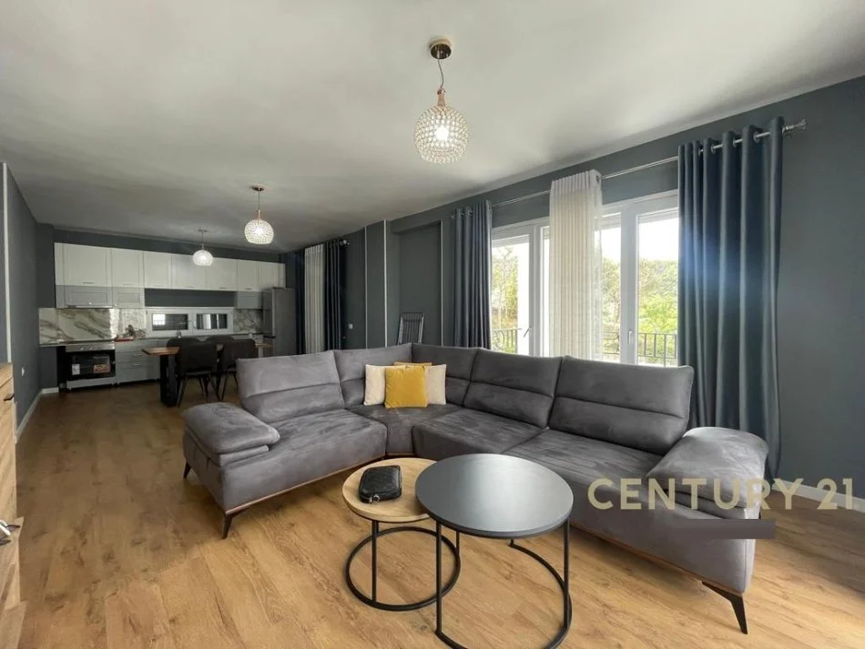 Tirane, jepet me qera apartament 2+1 Kati 2, 123 m² 1.000 € (Kopshti Botanik)