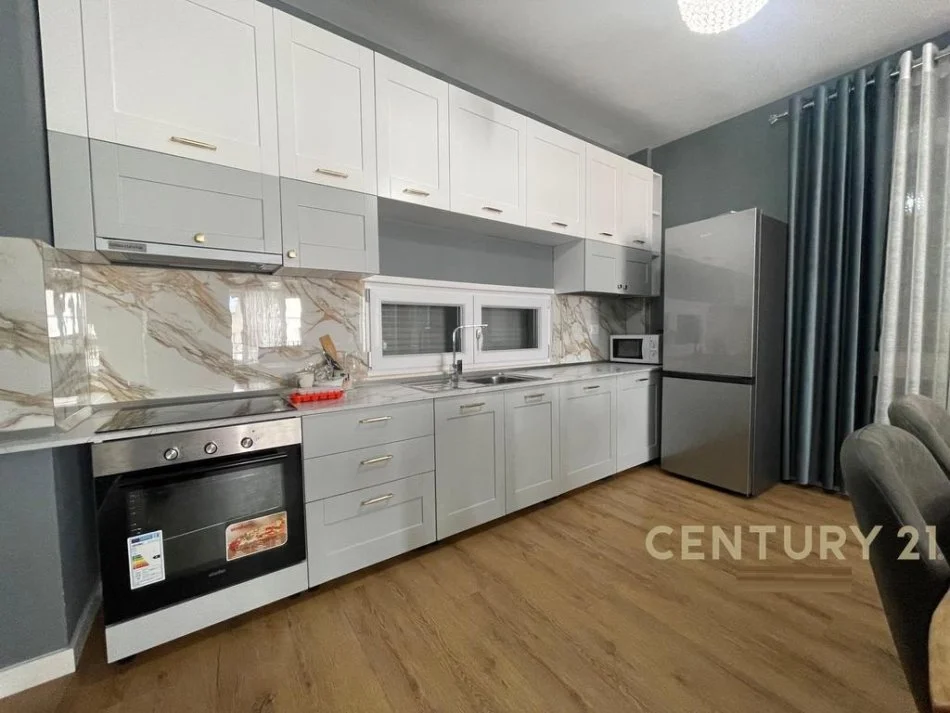 Tirane, jepet me qera apartament 2+1 Kati 2, 123 m² 1.000 € (Kopshti Botanik)