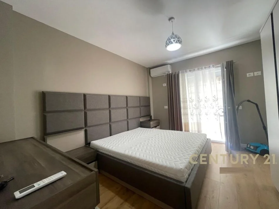 Tirane, jepet me qera apartament 2+1 Kati 2, 123 m² 1.000 € (Kopshti Botanik)