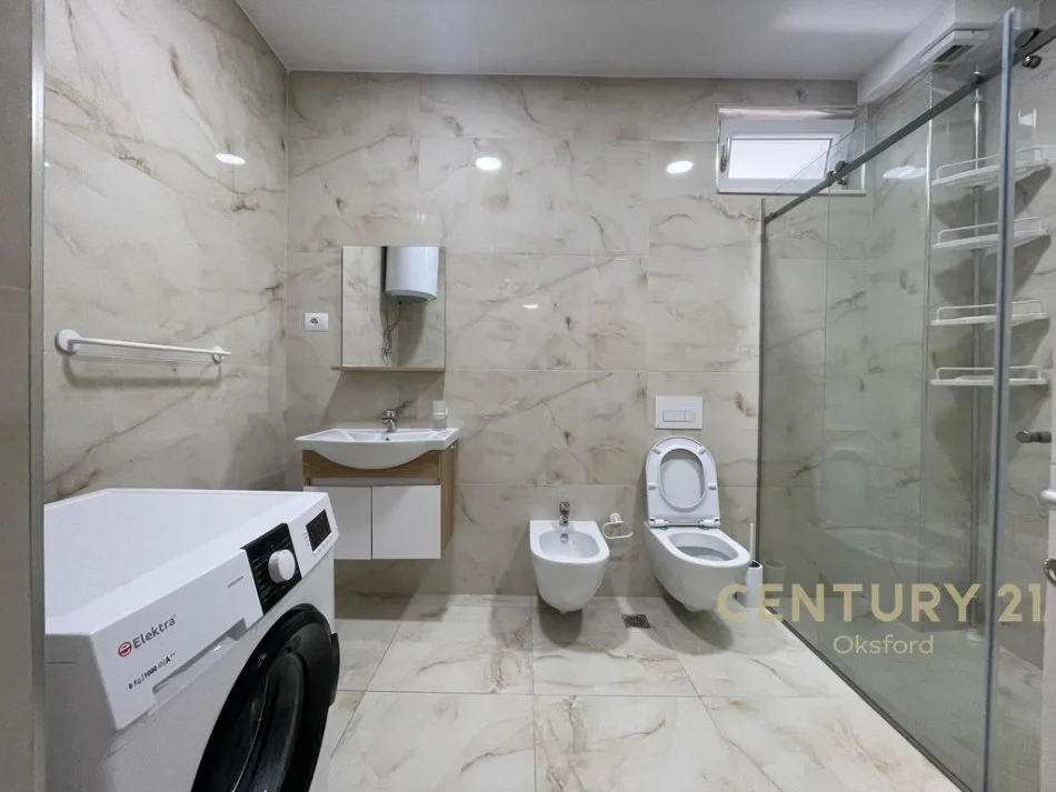 Tirane, jap me qera apartament 2+1+2+POST PARKIMI , 123 m² 1.000 € (Kopshti Botanik Zoologjik)