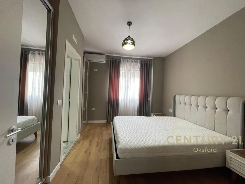Tirane, jap me qera apartament 2+1+2+POST PARKIMI , 123 m² 1.000 € (Kopshti Botanik Zoologjik)