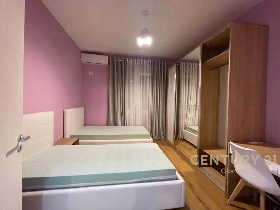 Tirane, jap me qera apartament 2+1+2+POST PARKIMI , 123 m² 1.000 € (Kopshti Botanik Zoologjik)