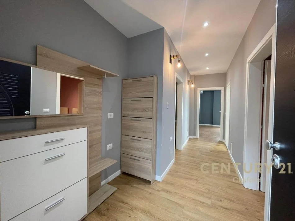 Tirane, jap me qera apartament 2+1+2+POST PARKIMI , 123 m² 1.000 € (Kopshti Botanik Zoologjik)