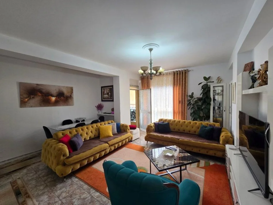 Tirane, shitet apartament 3+1+Ballkon Kati 5, 140 m² 270.000 € (HOXHA TAHSIM)