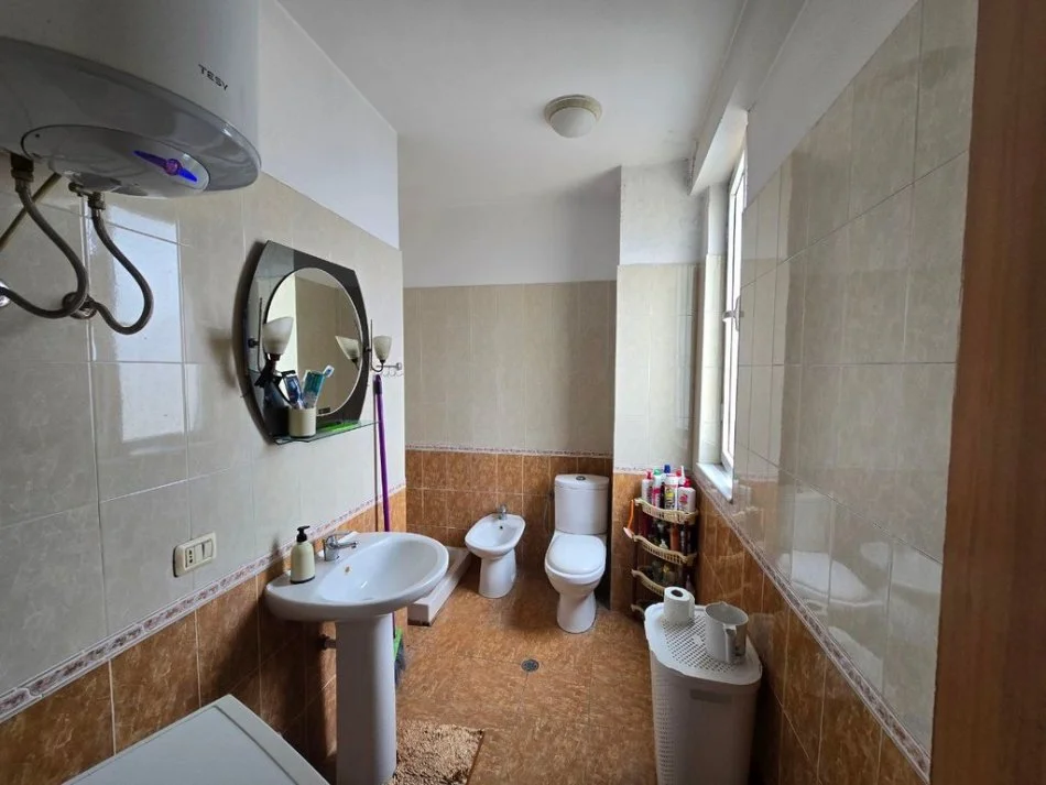 Tirane, shitet apartament 3+1+Ballkon Kati 5, 140 m² 270.000 € (HOXHA TAHSIM)