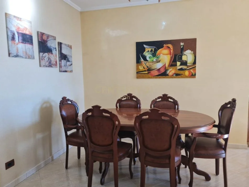 Durres, jepet me qera apartament 2+1 Kati 8, 120 m² 450 € (Stacioni Trenit)