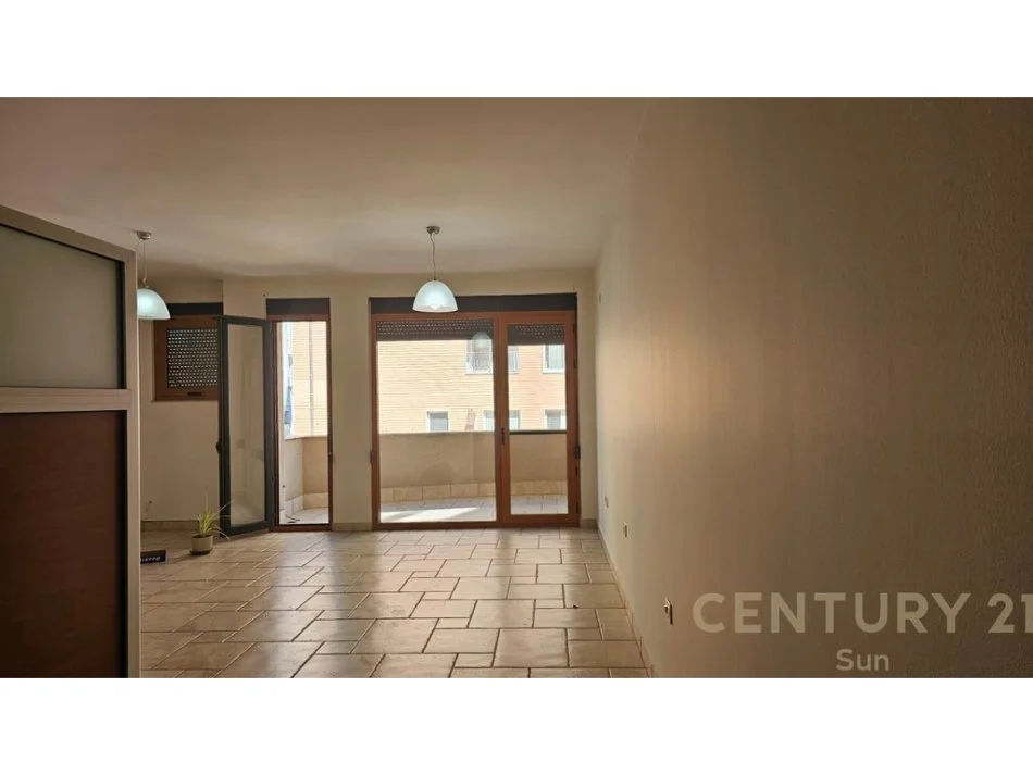 Tirane, jap me qera zyre , 150 m² 1.200 € (Rruga e Elbasanit)