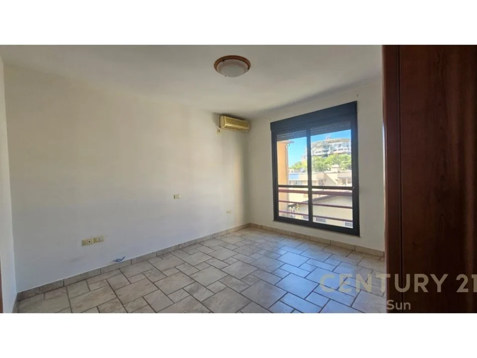 Tirane, jap me qera zyre , 150 m² 1.200 € (Rruga e Elbasanit)
