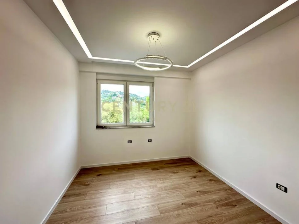 Tirane, jap me qera apartament 2+1+2 , 115 m² 800 € (Liqeni i Thatë)