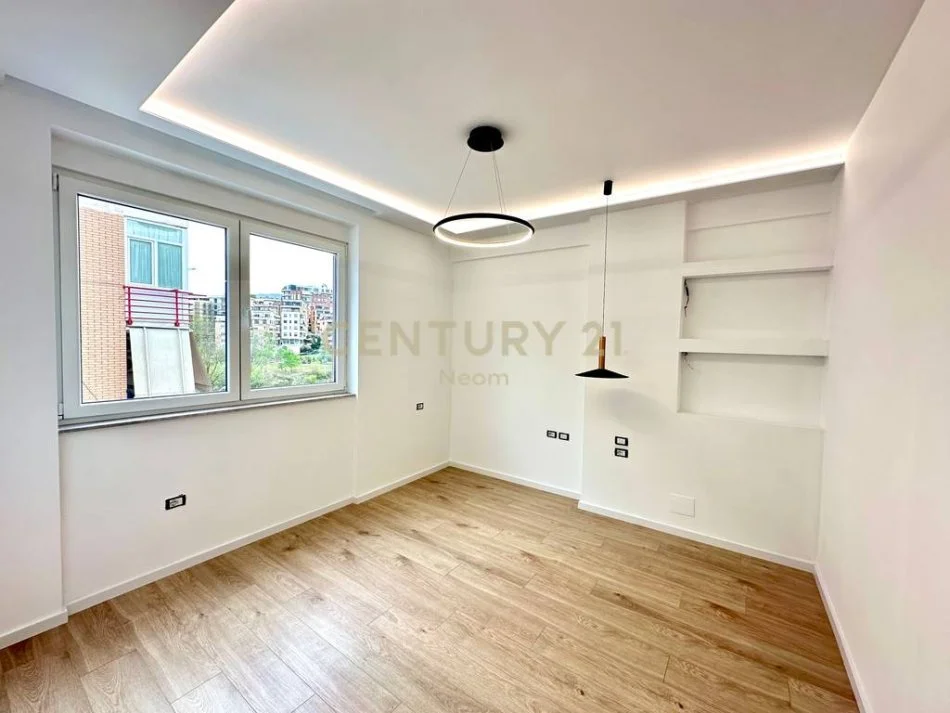 Tirane, jap me qera apartament 2+1+2 , 115 m² 800 € (Liqeni i Thatë)