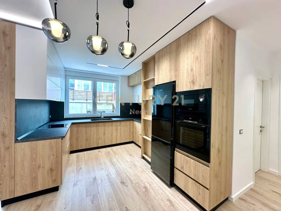 Tirane, jap me qera apartament 2+1+2 , 115 m² 800 € (Liqeni i Thatë)