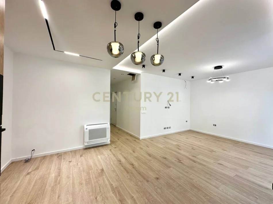 Tirane, jap me qera apartament 2+1+2 , 115 m² 800 € (Liqeni i Thatë)