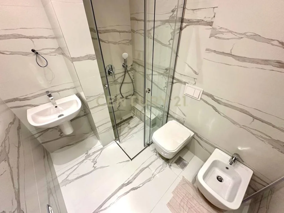 Tirane, jap me qera apartament 2+1+2 , 115 m² 800 € (Liqeni i Thatë)