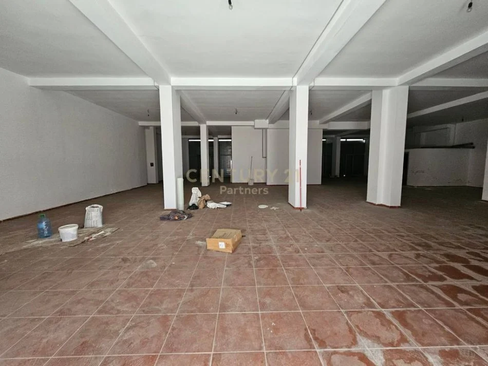 Tirane, shes ambjent biznesi , 818 m² 1.064.000 € (Yzberish)