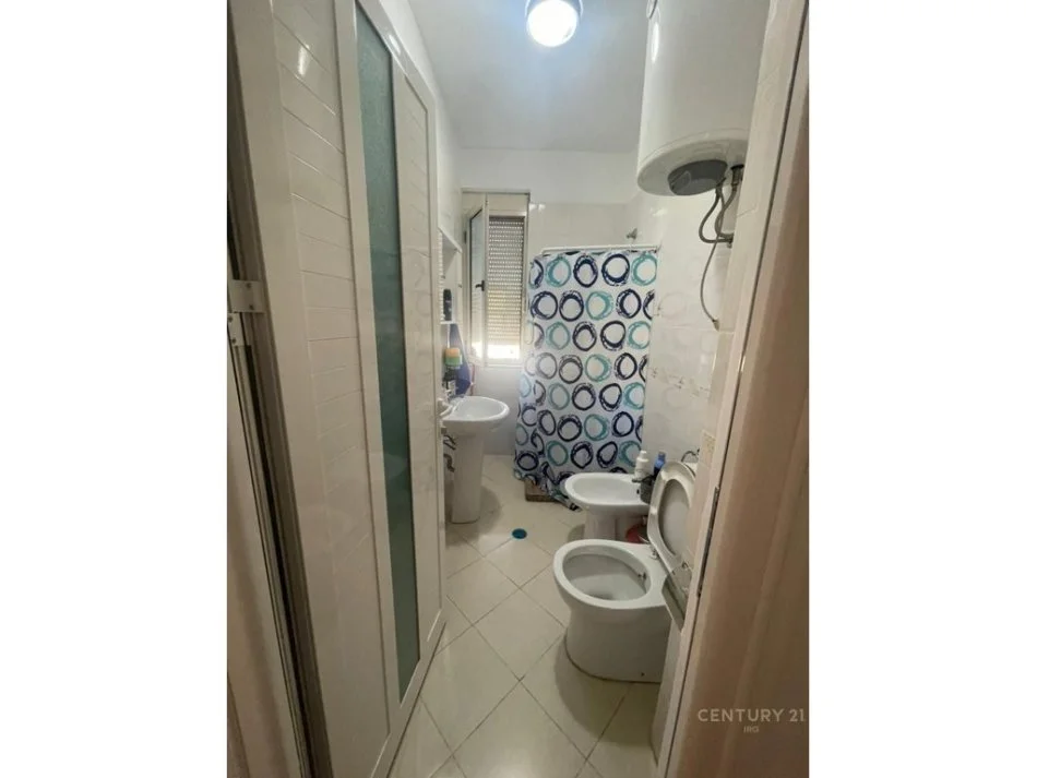 Tirane, shitet 3+1 Kati 8, 108 m² 135.000 € (Prane Viles L Astir)
