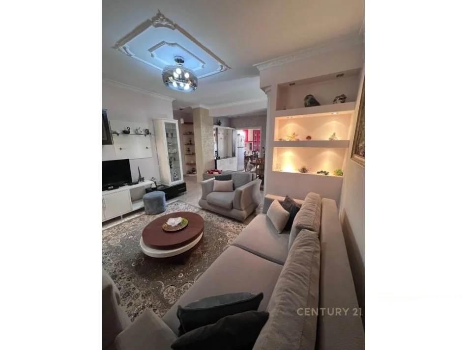 Tirane, jepet me qera apartament 2+1 Kati 3, 93 m² 550 € (Prane Hillton ,afer Kompleksit Delijorgji)