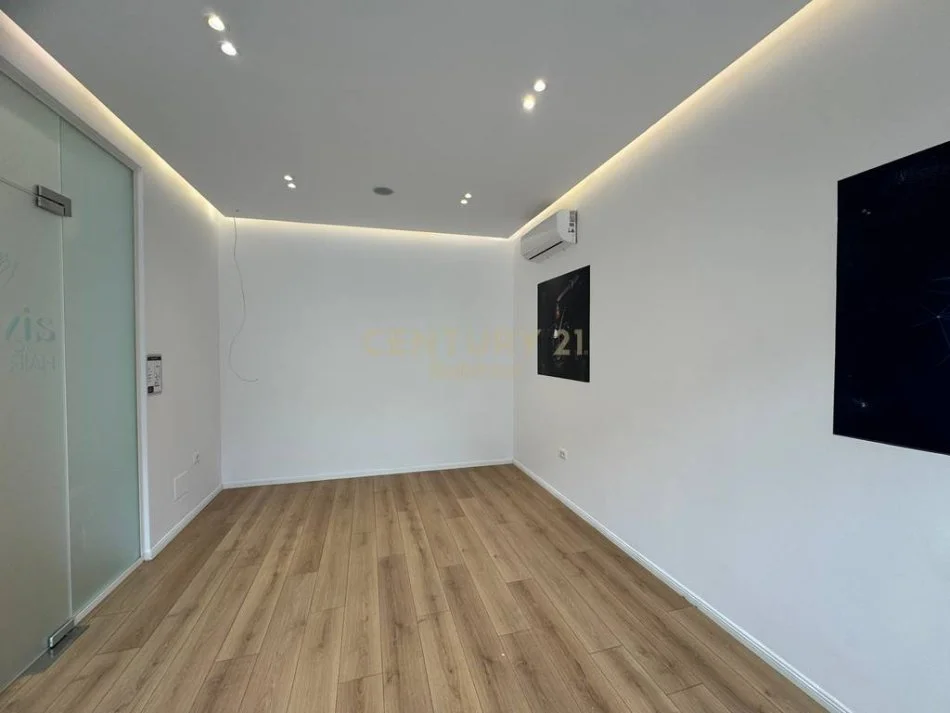Tirane, jepet me qera Vile Kati 2, 200 m² 2.000 € (liman kaba)