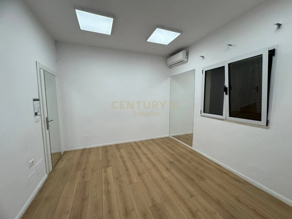 Tirane, jepet me qera Vile Kati 2, 200 m² 2.000 € (liman kaba)