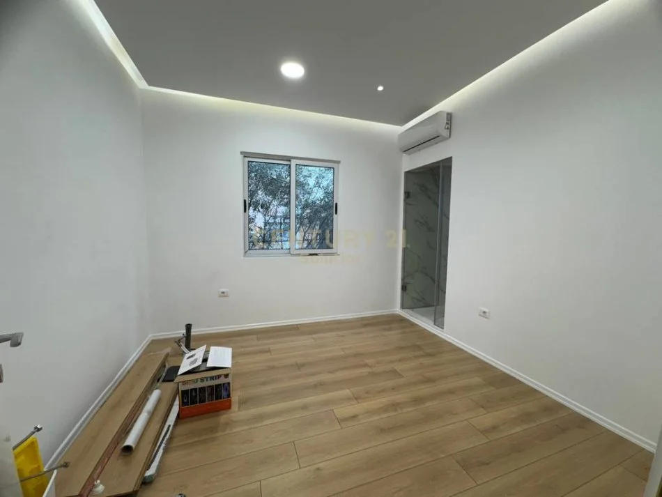 Tirane, jepet me qera Vile Kati 2, 200 m² 2.000 € (liman kaba)