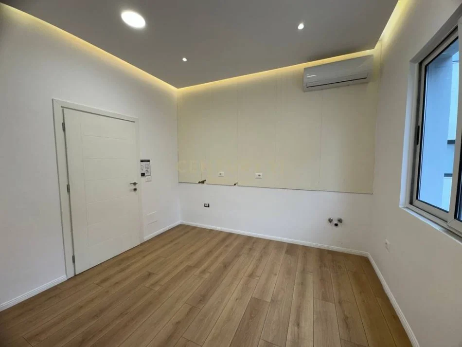 Tirane, jepet me qera Vile Kati 2, 200 m² 2.000 € (liman kaba)